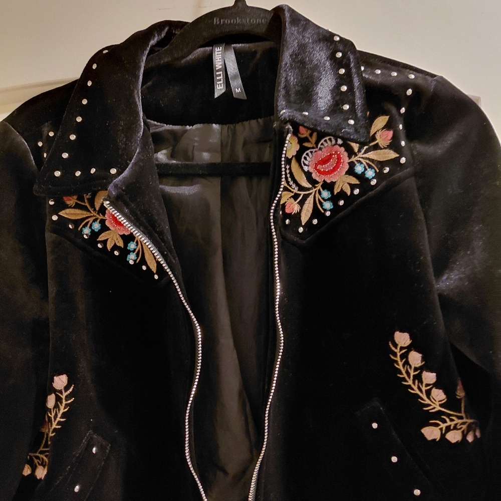 Elli White Black Velvet jacket W/ floral embroidery and studs Size M (Runs Sm) - Picture 2 of 6